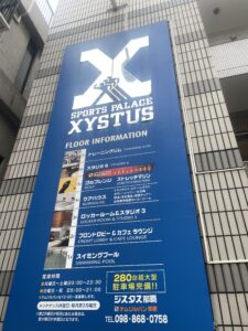 那覇市内の総合フィットネスクラブのトレーニングエリア