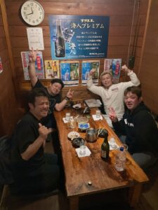 トレーニング終了後にプロテインで乾杯して達成感を楽しむ最高の時間